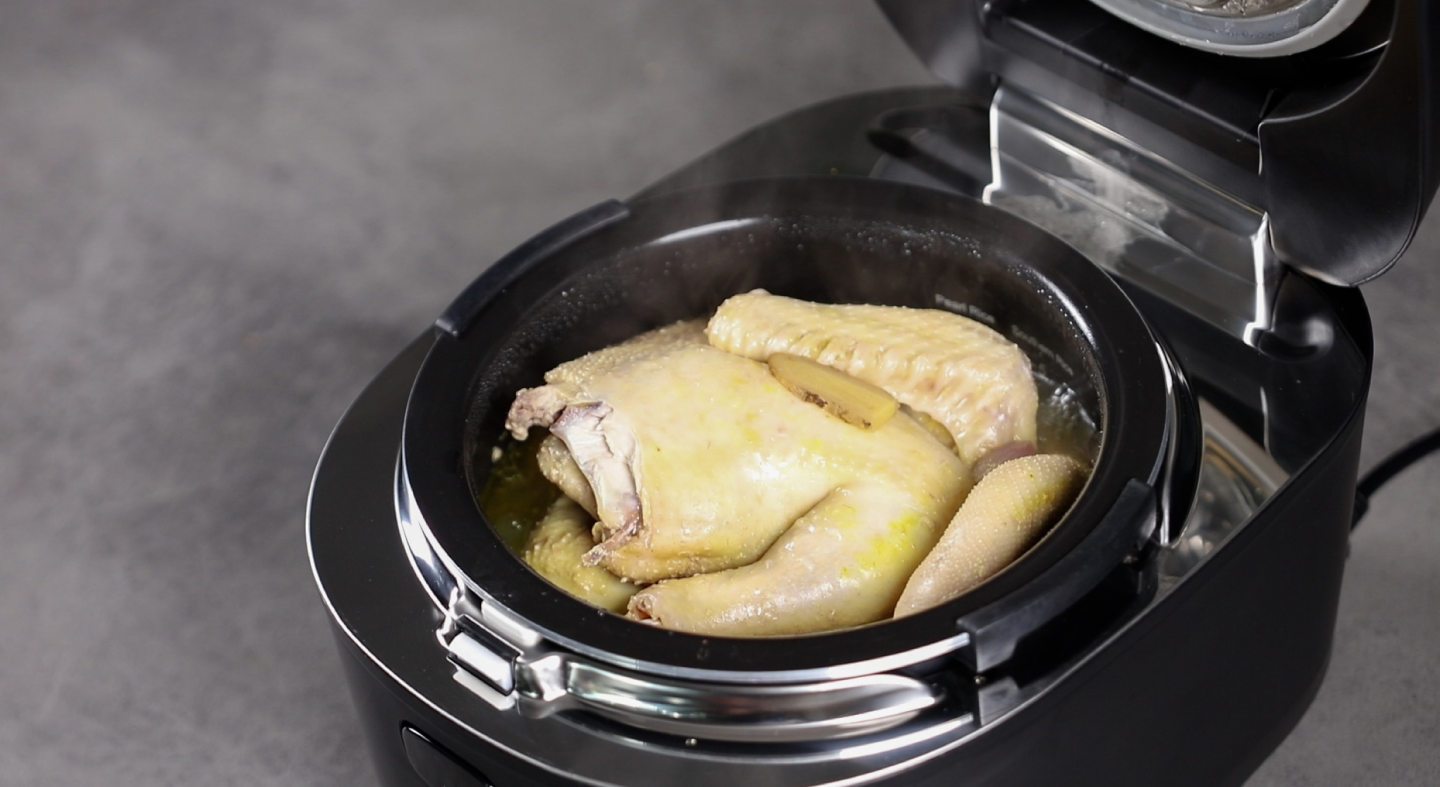 Tuyệt Chiêu Luộc Gà Bằng Nồi Cơm Điện Cực Đơn Giản